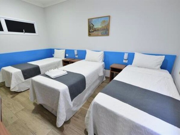 Room - Contemporary Room Near Parque Ipanema - 1.9 miles | Free Parking & Breakfast (Ipatinga)