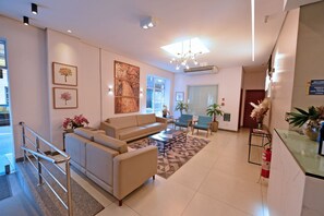 Lobby - Experience a Peaceful Stay in Modern Comfort | Fee Breakfast and Parking (Ipatinga)