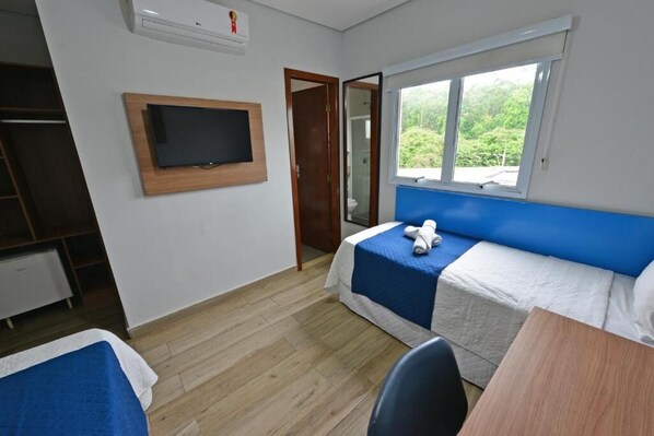 Room - Rest Easy in a Contemporary Retreat Near Intendente Câmara Station - 1.7 miles (Ipatinga)