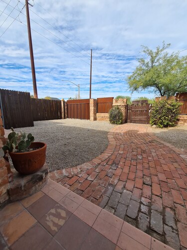 Unique 2-bedroom Castle house near U of A