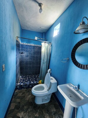 Double Room, Lake View | Bathroom - Hotel Xuana (San Juan La Laguna)