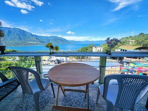 Outdoor dining - Hotel Xuana (San Juan La Laguna)