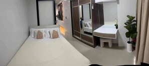 Apartment, 1 Bedroom, Balcony - Cozy Scandinavian-inspired Condo With Balcony Facing SM Mall of Asia (Pasay)