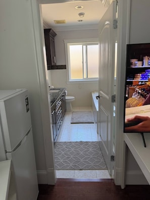 Unclassified image, 4 of 24, button - Room-masters Ensuite Near Renfrew Skytr (Vancouver)