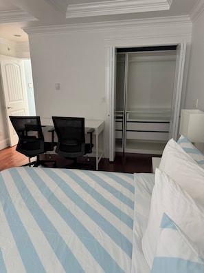 Unclassified image, 2 of 24, button - Room-masters Ensuite Near Renfrew Skytr (Vancouver)