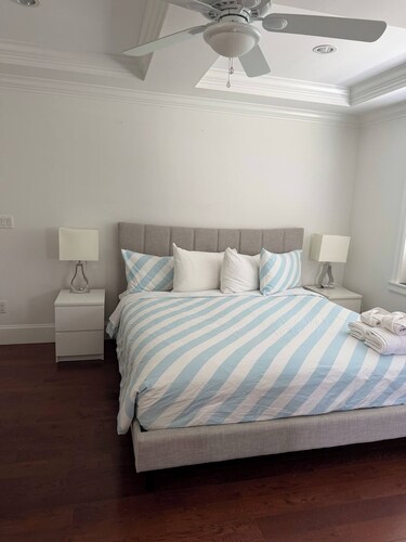 Room-masters Ensuite Near Renfrew Skytr