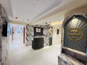 Lobby - Hotel pacific empire  (Ahmedabad)