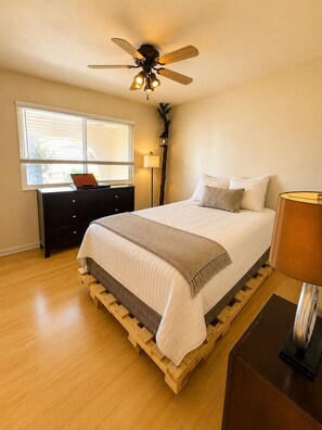 4 bedrooms, desk, iron/ironing board, free WiFi - Rustic 4BR Retreat - Hot Tub, Fire Pit & Games (Fairfield)