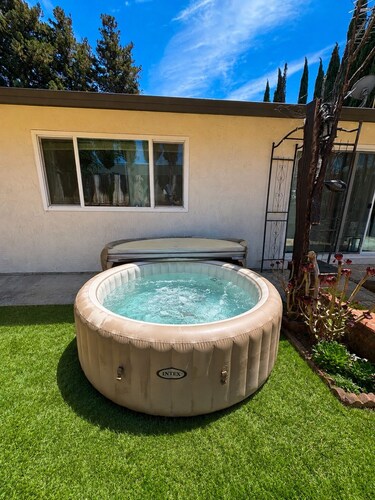 Rustic 4BR Retreat - Hot Tub, Fire Pit & Games