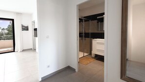 A modern interior with a glass shower enclosure, a white bathroom, and a balcony with a view. - Villa - 3 bedrooms - 800 meters from Cala Rossa Beach (Lecci)