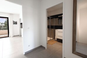 A modern interior with a glass shower enclosure, a white bathroom, and a balcony with a view. - Villa - 3 bedrooms - 800 meters from Cala Rossa Beach (Lecci)