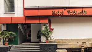 A building with a sign reading 'Hotel Wailuku' and a staircase leading to the entrance. - Hotel Vaikunth (Sahibganj)