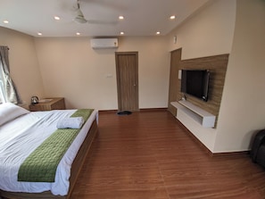 Premium Room, City View | Desk, laptop workspace, free WiFi - Hotel Vaikunth (Sahibganj)