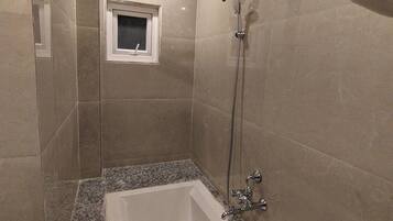 Premium Room, City View | Bathroom