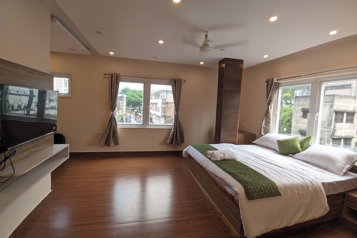 Premium Room, City View | Desk, laptop workspace, free WiFi