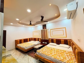 Room - hotel shree karni palace  (Deshnok)