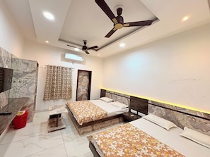 Room - hotel shree karni palace  (Deshnok)
