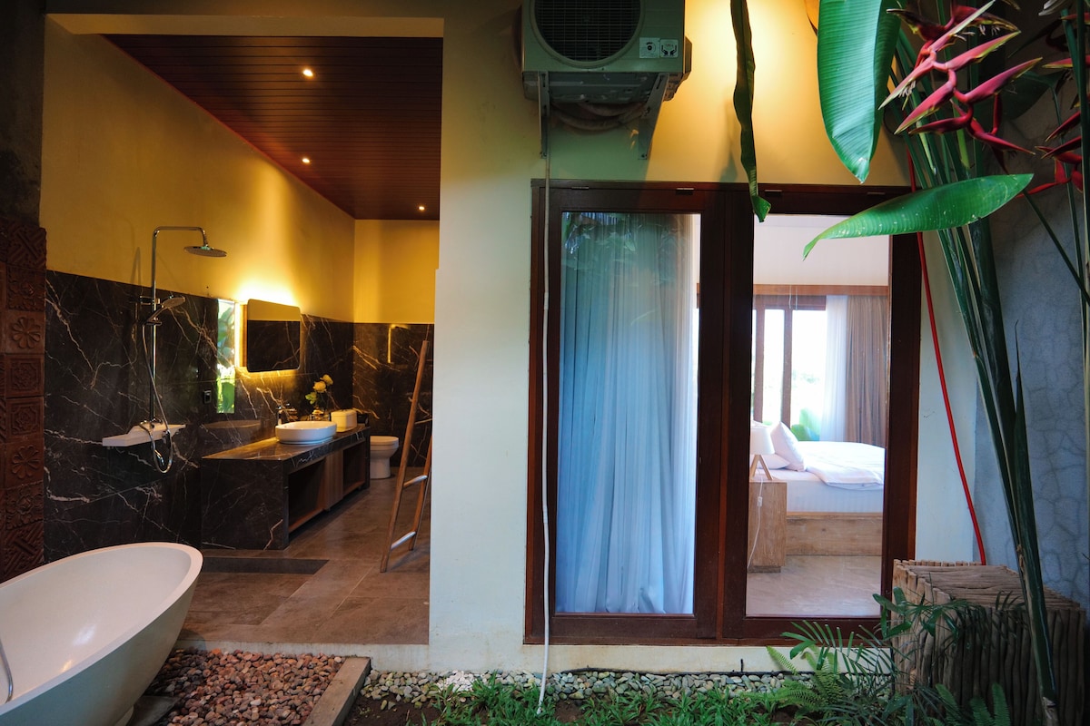 Deluxe Villa, Kitchen, Garden View | Peti besi dalam bilik, langsir/tirai gelap terus, kalis bunyi 