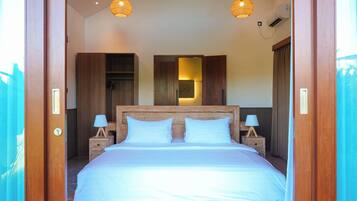 Superior Villa, Kitchen, Garden View | Peti besi dalam bilik, langsir/tirai gelap terus, kalis bunyi
