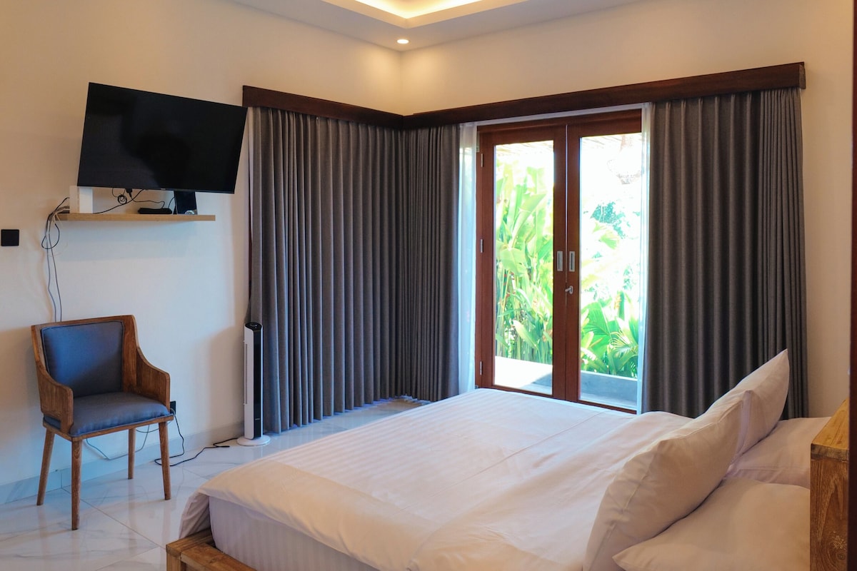 Villa, Kitchen, Garden View | Peti besi dalam bilik, langsir/tirai gelap terus, kalis bunyi 