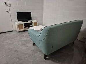 Living area - Studio apartment with free parking (East Brisbane)