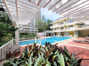 Appartement, 2 chambres, patio | Piscine | Piscine extérieure