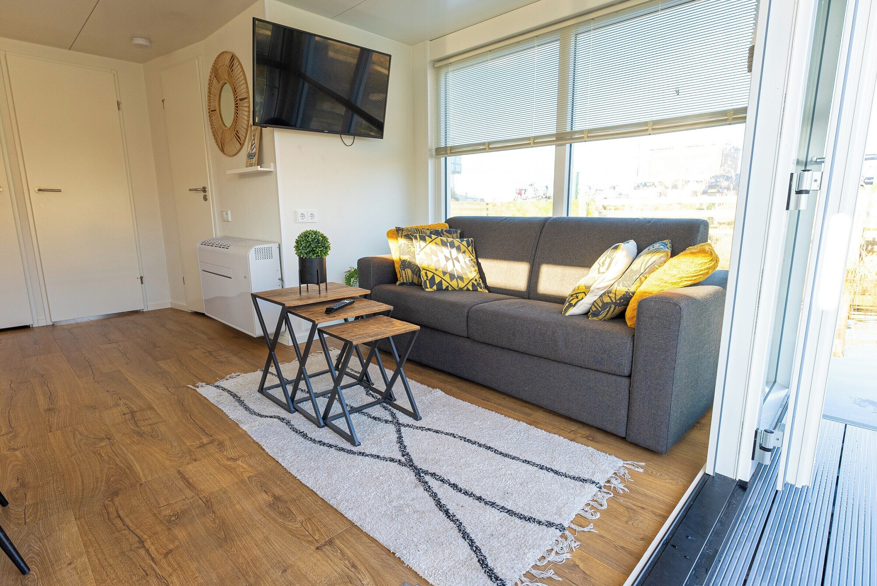 Mobile Home | Living room