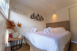 Mobile Home - Houseboat With Rooftop Terrace (Wolphaartsdijk)