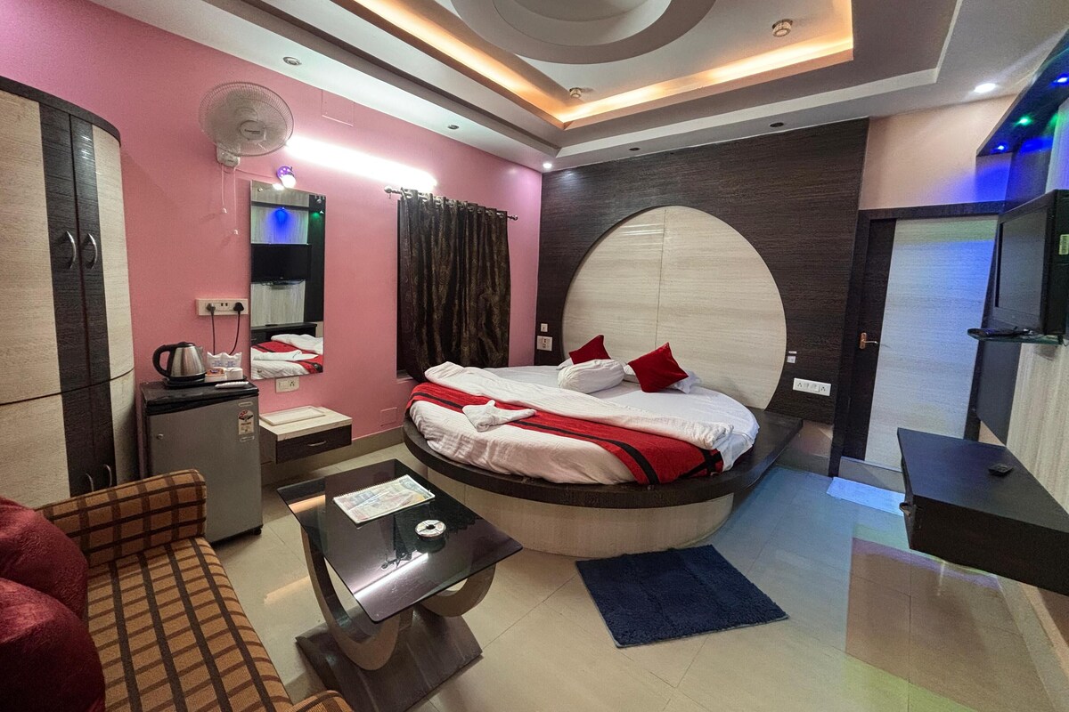 Premium Suite | Premium bedding, memory-foam beds, free minibar items, in-room safe