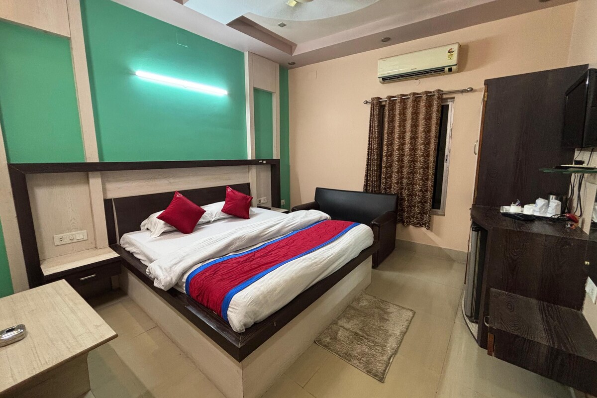 Deluxe Room | Premium bedding, memory-foam beds, free minibar items, in-room safe
