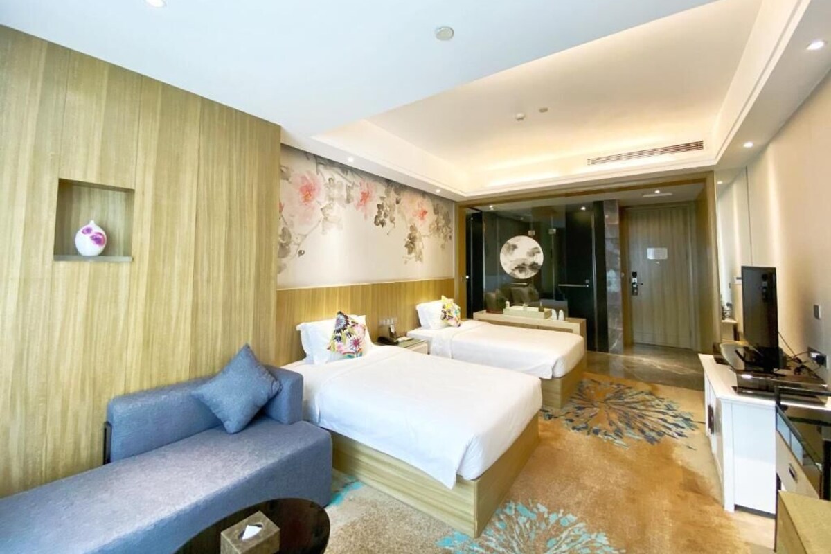 Premium bedding, down comforters, memory foam beds, minibar (free items)
