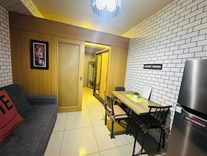 Interior - Serene 1-bedroom Apartment With Shared Pool in Pasay (Pasay)