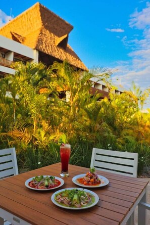 Outdoor dining - Hotel Mundo Maya Nuevo Uxmal (Ciudad del Carmen)