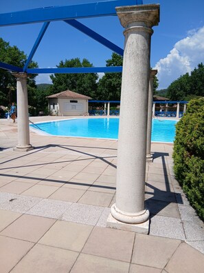 A swimming pool with blue tiles, surrounded by a pergola structure, and a tiled walkway. - A quiet villa overlooking the Gulf of Terre Blanche in the town of Tourrettes. (Tourrettes)