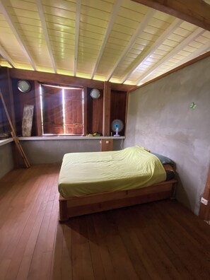 Room - Wooden house with an ocean view (Berekua)
