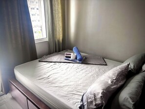 Room - Centrally-Located, Comfortable Apartment in Pasay (Pasay)