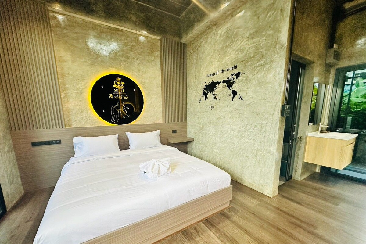 Ropa de cama de alta calidad, cubrecamas, minibar y escritorio 