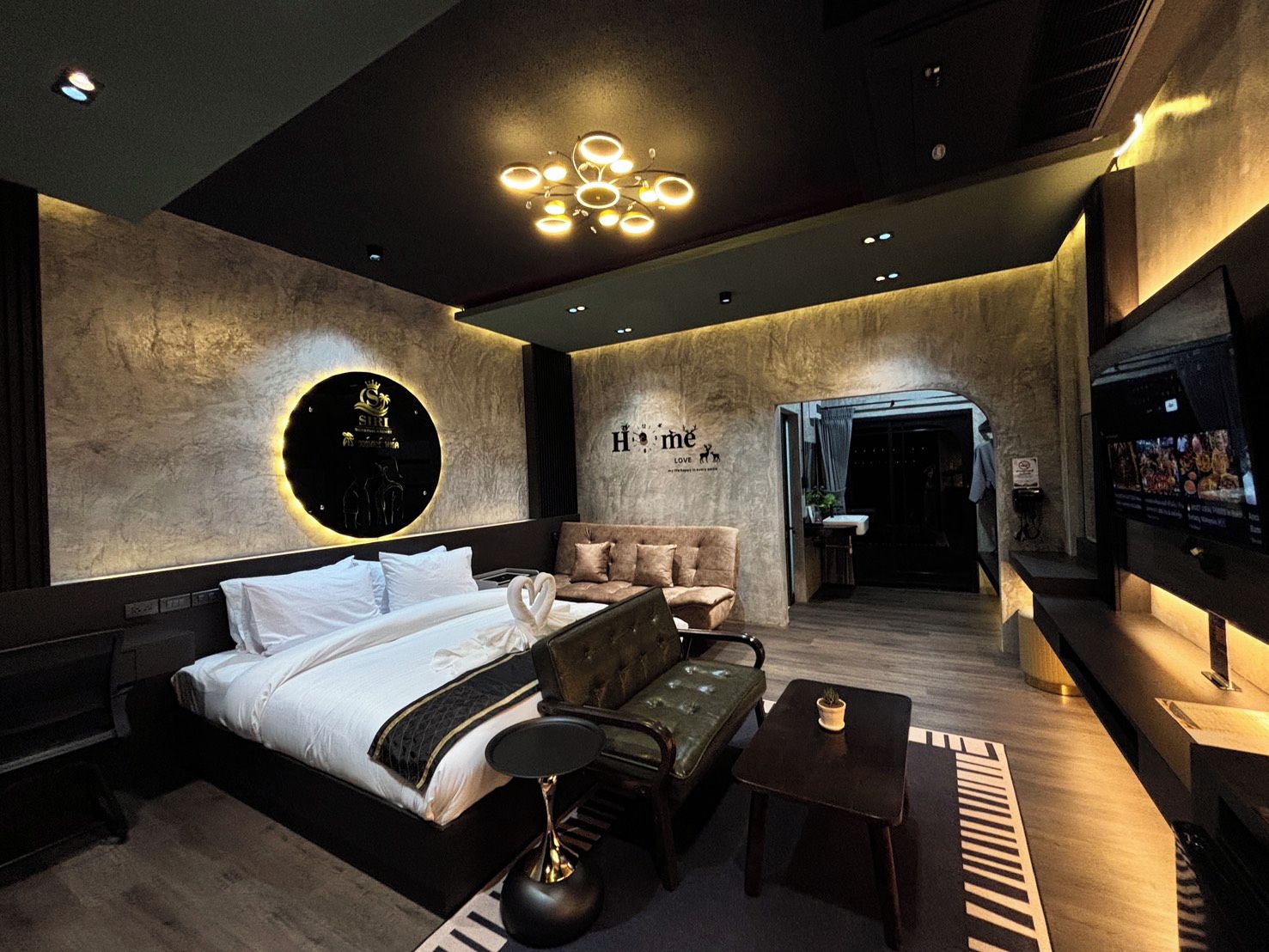 Deluxe Cottage | Premium bedding, down duvets, minibar, desk