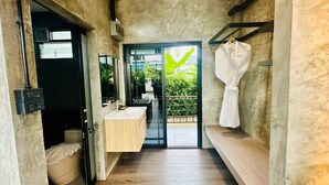 Superior Double Room | Bathroom - Siri Water Park & Resort (Lamphun)
