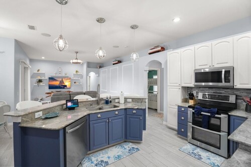 Land O Lakes Lagoon | Private Heated Pool | Lake Front | Luxurious Home