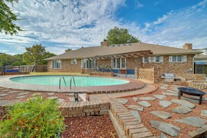 A house with a swimming pool, patio, and barbecue area. - Backyard Oasis! Spacious Tulsa Home w/ Pool (Tulsa)