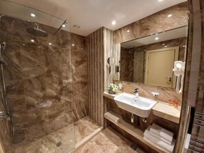 Bathroom - Astoria Grand Hotel King Room (Sofia)