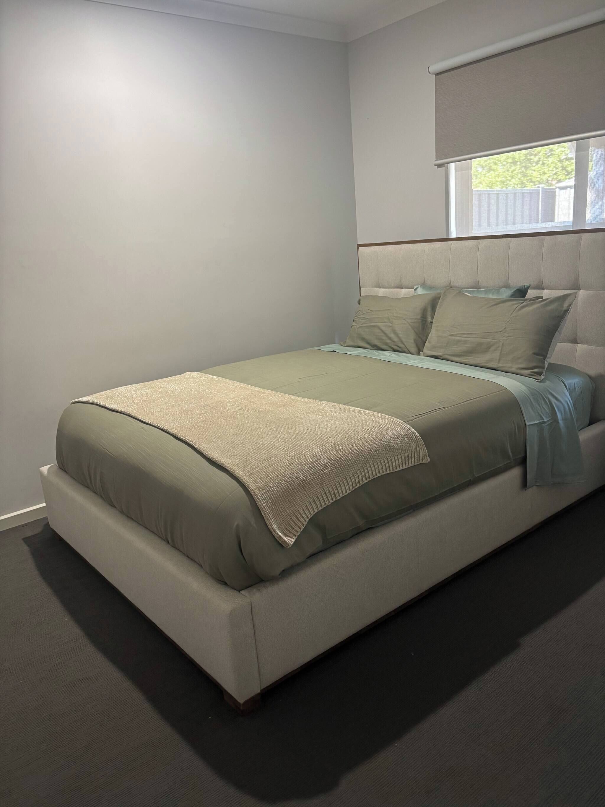 Iron/ironing board, internet, bed sheets