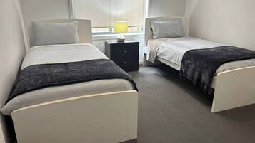 Iron/ironing board, internet, bed sheets