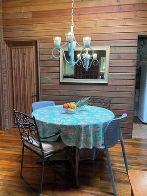 Dining - Comfort & Convenience SJO Airport (La Ribera)