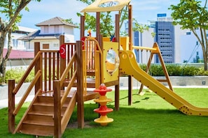 Children’s area - 2 Bed Room Sea View At Great Central Location (Pattaya city)