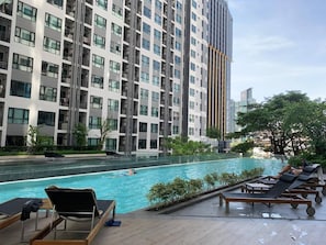 Pool - 2 Bed Room Sea View At Great Central Location (Pattaya city)