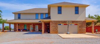 Group Getaway on Crowder Lake w/ Game Room!