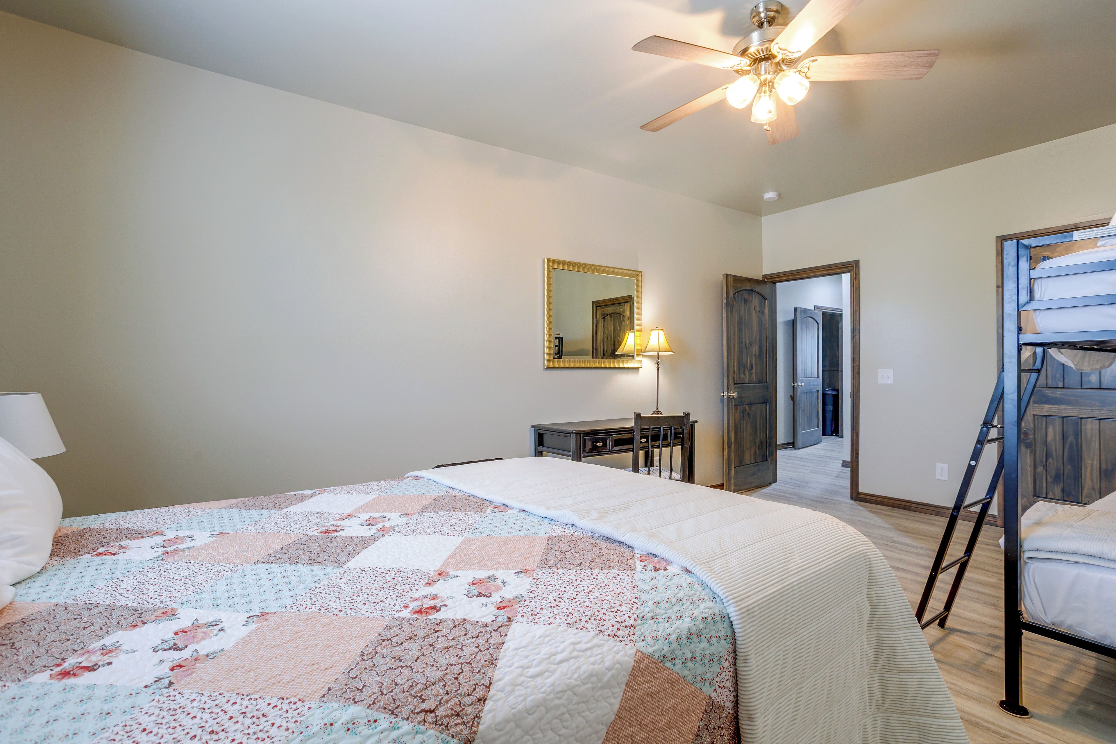 8 bedrooms, desk, iron/ironing board, internet
