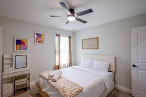 A bedroom with a bed, a desk, and a ceiling fan. - Family Gem w/ Pool Table! 8 Mi to NAS Jacksonville (Jacksonville)